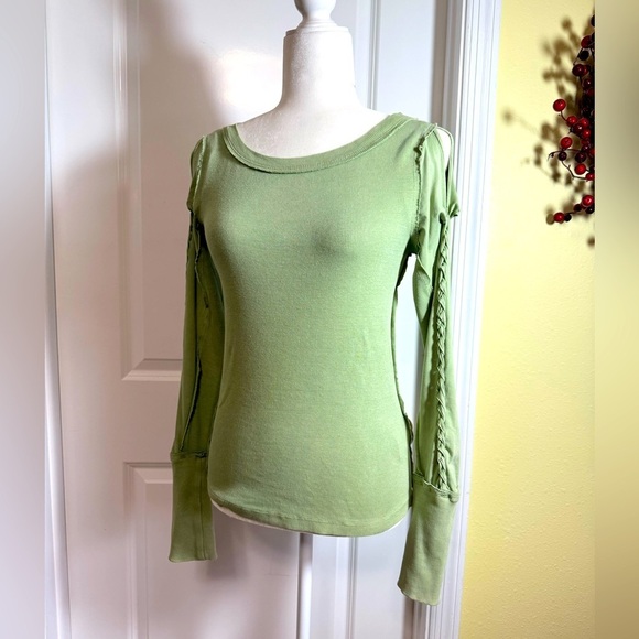 WE THE FREE top shirt, green long sleeve, size medium - Picture 1 of 6